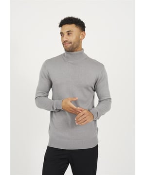 The Brave Soul Men's Turtle Roll Neck Pullover Jumper in traditional will enhance your winter wardrobe. These sweatshirts for men typical fit and soft cotton construction ensure comfort and style. While keeping you toasty, the roll neck style of men sweater adds a bit of sophistication.
