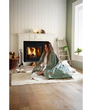 Bring countryside comfort indoors with the TLC Highland Fell Heated Throw. Featuring a soft green and earthy check design, this 140x180cm blanket combines classic style with modern electric warmth. Enjoy 10 heat settings, fast warm-up, and automatic shut-off for safe, worry-free use. Made from durable, machine-washable polyester with a detachable control, it’s perfect for keeping cosy on cold evenings.