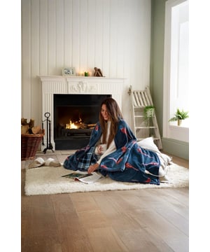 Add warmth and rustic charm to your home with the TLC Pheasant Heated Throw. This 140x180cm soft-touch blanket features a pheasant check design and offers 10 adjustable heat settings with quick heat-up for instant comfort. Built-in safety functions include automatic shut-off, and the detachable control makes it machine washable for easy care. Perfect for cosy nights on the sofa or extra warmth in bed.