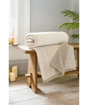 Sink into comfort with the Hazelwood Throw in Oyster Grey. This 130x170cm blanket pairs velvety soft flannel with a plush sherpa reverse, offering the perfect blend of warmth and style. The soft grey tone makes it versatile for layering across sofas, armchairs, or beds.