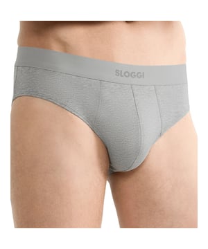 
Dit grijze tijdloos mannen Ever Ease Brief is super zacht en fijn om gedragen te worden. De tailleband is gemaakt van gerecyclede materialen. Deze slip is gemaakt van 94% katoen en 6% elastaan.