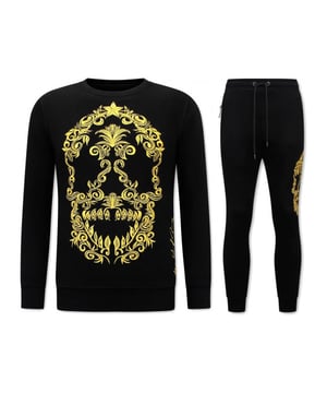 Koop dit LF Amsterdam item sterk afgeprijsd in onze LF Amsterdam outlet.
Exclusieve Joggingpak Heren - Skull Embroidery - Zwart - <p><strong>Specificaties:<br /></strong>- Exclusieve Joggingpak Heren<br />- Skull Embroidery<br />- Kleur: Zwart<br />- Artikel code: 11-6510Z <br />- Seizoen: Voorjaar / Najaar<br />- Zakken Vest: 2 Steekzakken<br />- Mouwen: Lange Mouw<br />- Zakken broek: 2 Steekzakken<br />- Kwalitatief Hoogwaardige Afwerking<br />- Materiaal: 84% Katoen en 16% Polyester<br />- Weefsel: Dun geweven<br />- Pasvorm: Slim Fit<br />- Pasvorm broek: Slim Fit<br />- Wasvoorschrift: Machinewas 30 graden, Binnenste buiten wassen (Niet in de droger)<br />- Beschikbare maten: S - M - L - XL - XXL </p>
<p><span style="vertical-align: inherit;"><strong><b>Local Fanatic</b></strong>is een jong merk voor modebewuste mannen die aandacht besteden aan kleding en uiterlijk met de Allure en Glamour. Kenmerkend van het merk zijn de zeefdruk- en digitaal prints die gegarandeerd staan voor kwaliteit van vooruitstrevende stoffen in Italiaanse