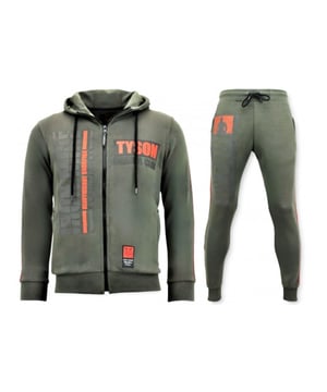 Soms is het tijd om jezelf even te verwennen. Met deze topper van Local Fanatic lukt dat zeker. Tijdloos en elegant en een hotitem uit de nieuwste collectie van Local Fanatic.
Exclusieve Heren Trainingspak - Iron Mike Tyson Boxing - Groen - <p><strong>Specificaties:<br /></strong>- Exclusieve Heren Trainingspakken<br />- Iron Mike Tyson Boxing<br />- Kleur: Groen<br />- Artikel code : 11-6244PG<br />- Seizoen: Voorjaar / Najaar<br />- Zakken Vest: 2 Steekzakken<br />- Mouwen: Lange Mouw<br />- Zakken broek: 2 Steekzakken<br />- Kwalitatief Hoogwaardige Afwerking<br />- Materiaal: 60% Katoen, 40% Polyester<br />- Weefsel: Dun geweven<br />- Pasvorm: Regular Fit<br />- Pasvorm broek: Regular Fit<br />- Wasvoorschrift: Machinewas 30 graden, Binnenste buiten wassen (Niet in de droger)<br />- Beschikbare maten: XS - S - M - L - XL </p>
<p><strong><b>Local Fanatic</b></strong>is een jong merk voor modebewuste mannen die aandacht besteden aan kleding en uiterlijk met de Allure en Glamour. Kenmerkend van het merk zijn de zeefdruk- en digitaal prints die gegarandeerd staan voor kwaliteit van vooruitstrevende stoffen in Italiaanse pasvormen.</p>