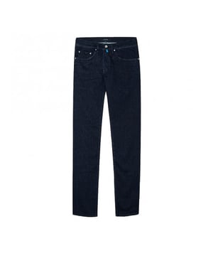 Wat een heerlijk item uit de nieuwe collectie van Pierre Cardin is dit! Ben er op tijd bij want voor deze hardloper geld op=op!.
Pierre Cardin jeans 30030-8048-6811