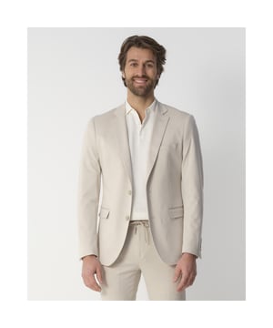 
Runway PARTY - Mix & Match Colbert Romeo is een colbert in de kleur sand, perfect voor elke gelegenheid. De geweven stof met een enkele split en klepzakken geeft een moderne uitstraling. Uitgerust met een binnenzak en twee knopen als sluiting, biedt dit kledingstuk stijl en functionaliteit. Runway PARTY staat bekend om zijn unieke ontwerpen die klasse en eigentijdse mode moeiteloos combineren. - Over het Merk: Runway for Party People, de naam zegt het al een beetje, dit zijn kleding en accessoires voor de jonge mannen die een feestje hebben. Runway Party is uitermate geschikt voor jongens om jouw outfit met een gala, zoals het eindgala van de middelbare school, compleet te maken