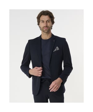 
Zuitable DiNorris Mix & Match Colbert is de perfecte aanvulling met zijn donkerblauwe tint. Gemaakt van katoen, biedt dit kledingstuk een comfortabele en stijlvolle uitstraling. Het colbert beschikt over een enkele rij knopen en subtiele klepzakken. Zuitable staat voor kwaliteit en tijdloze ontwerpen die makkelijk te combineren zijn. Voeg dit veelzijdige colbert toe aan je collectie voor een klassieke look.