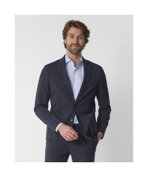 
Runway PARTY - Mix & match jacket Sonny maakt indruk met zijn stijlvolle design en navy kleur. Gemaakt van hoogwaardig katoen, biedt dit kledingstuk een perfecte balans tussen comfort en klasse. Met een klassieke snit en veelzijdige uitstraling is het een ideale aanvulling. Runway PARTY staat voor moderne, stijlvolle mannenmode met een focus op kwaliteit en tijdloze ontwerpen. - Over het Merk: Runway for Party People, de naam zegt het al een beetje, dit zijn kleding en accessoires voor de jonge mannen die een feestje hebben. Runway Party is uitermate geschikt voor jongens om jouw outfit met een gala, zoals het eindgala van de middelbare school, compleet te maken