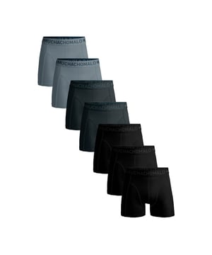 
<p>Ervaar ultiem comfort en stijl met Muchachomalo katoenen boxershorts. Gemaakt van hoogwaardig katoen, bieden deze boxershorts een ongeëvenaarde zachtheid. Het ademende materiaal zorgt voor een fris gevoel de hele dag door, terwijl de nauwsluitende pasvorm optimale ondersteuning biedt.</p>
<p>Of je nu een actieve dag hebt of ontspant, Muchachomalo boxershorts houden je comfortabel en zelfverzekerd. Kies voor kwaliteit, kies voor Muchachomalo.</p> Materiaal: 95% Cotton / 5% Elastane - 210 gram 
Wasinstructies: Wassen op 30 graden,Niet in de droger,Strijken op matig warme stand (2 stippen) Kleur: Blauw,Zwart