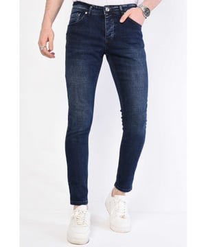 Nu dit artikel van True Rise met hoge korting in de True Rise outlet op V&D!
Donkerblauwe Slim Fit Spijkerbroek Heren - DC-016 - <p><strong>Specificaties:<br /></strong>- Donkerblauwe Slim Fit Spijkerbroek Heren<br />- Kleur: Donker blauw<br />- Artikelcode: D&C-016<br />- Lengte: Standaard 34<br />- Pasvorm: Slim Fit / Stretch<br />- Patroon: Paint<br />- Sluiting: Knopen<br />- Materiaal: 98% Coton, 2% Spandex<br />- Weefsel: Denimweefsel <br />- Zakken: 2 Voorzakken, 2 Achterzakken<br />- Wasvoorschrift: Machinewas 30 graden<br />- Beschikbare maten: 29 - 30 - 31 - 32 - 33 - 34 - 36 - 38</p>