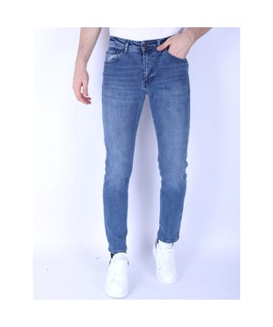 
Heren Jeans met Rechte Pijpen - Regular Fit- DP48- Blauw - <p><strong>Specificaties:<br /></strong>- Heren Jeans met Rechte Pijpen <br />- Kleur: Blauw<br />- Artikelcode: DP48<br />- Lengte: Standaard <br />- Pasvorm: Regular Fit / Stretch<br />- Sluiting: Rits<br />- Materiaal: 98% Coton, 2% Spandex<br />- Weefsel: Denimweefsel <br />- Zakken: 2 Voorzakken, 2 Achterzakken<br />- Wasvoorschrift: Machinewas 30 graden (Niet in de droger)<br />- Beschikbare maten: 29 - 30 - 31 - 32 - 33 - 34 - 36 - 38</p>