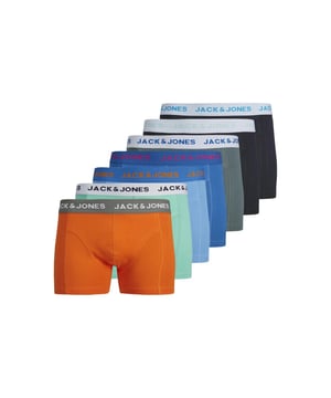 
De boxershorts van Jack & Jones in deze 7-pack zijn comfortabele trunks voor heren met een kortere snit dan klassieke boxer briefs. Dankzij het gebruik van zachte jersey van katoen en elastaan, gecombineerd met een elastische tailleband, bieden deze boxers een aansluitende pasvorm en prettig draagcomfort. De multicolor set zorgt voor afwisseling in je ondergoedlade.
