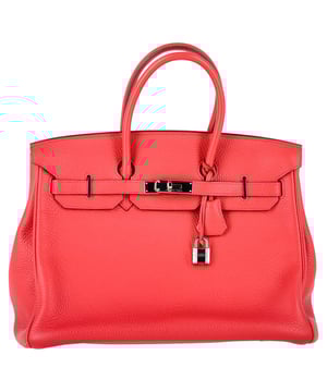 Empfohlener Verkaufspreis
Holen Sie sich die Ikone zeitloser Eleganz – die Hermès Birkin 35 aus tiefrotem Clemence-Leder mit palladiumbeschichteten Metallteilen. Dieses weltweit begehrte und berühmt-berüchtigte Meisterwerk wird von einem einzigen Kunsthandwerker in über 18 Stunden gefertigt und spiegelt höchste Ansprüche an Luxushandwerk wider. Seine strukturierte Silhouette, die geschmeidige Narbung und die Exklusivität machen ihn zu einem ultimativen Erbstück.

Hermès Birkin 35 Tasche aus palladiumbeschichtetem rotem Clemence-Leder
Zustand: Ausgezeichnet
Gebrauchsspuren: Kein Etikett, Keine sichtbaren Gebrauchsspuren. Unbenutzt oder einmal getragen, aber so gut wie neu.
Verpackung: Box, Staubbeutel
Farbe: Rot | Burgunderrot
Material: Leder | Schafsleder
Größe: Einheitsgröße | Einheitsgröße
Maße: Breite: 170; Höhe: 280; Länge: 350; Griffhöhe: 100; Armbandlänge: 0
Artikelnummer: NAPPUGBBA554294W