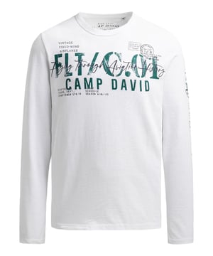 Das Longsleeve für Herren von Camp David vereint lässigen Stil mit subtilen Designdetails und wird so zum vielseitigen Kleidungsstück für Freizeit und Alltag. Die Used Prints auf der Vorderseite und dem linken Ärmel verleihen dem Shirt einen markanten, authentischen Charakter, während die uni gehaltene Rückseite einen harmonischen Kontrast schafft. Der klassische Rundhalsausschnitt ist mit einer Flatlocknaht versehen, die nicht nur für eine saubere Optik sorgt, sondern auch die Haltbarkeit erhöht. In Regular Fit Passform geschnitten, bietet das Longsleeve Bewegungsfreiheit und ein bequemes, legeres Tragegefühl, das sich ideal für entspannte Tage eignet. Hergestellt aus hochwertigen Materialien, überzeugt es durch angenehme Haptik, Langlebigkeit und optimalen Tragekomfort. Dieses Longsleeve kombiniert zeitgemäßen Casual-Look mit hochwertiger Verarbeitung und ist perfekt für Männer, die Wert auf Stil, Komfort und urbane Akzente legen.