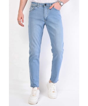 Dit gave artikel van True Rise koop je nu in de sale in onze True Rise outlet op V&D!
Heren  Regular Fit Jeans - DP23-NW - Blauw - <p><strong>Specificaties:<br /></strong>- Heren Regular Fit Jeans <br />- Kleur: Blauw<br />- Artikelcode: DP23-NW<br />- Lengte: Standaard <br />- Pasvorm: Regular Fit / Stretch<br />- Sluiting: Rits<br />- Materiaal: 98% Coton, 2% Spandex<br />- Weefsel: Denimweefsel <br />- Zakken: 2 Voorzakken, 2 Achterzakken<br />- Wasvoorschrift: Machinewas 30 graden (Niet in de droger)<br />- Beschikbare maten: 29 - 30 - 31 - 32 - 33 - 34 - 36 - 38</p>