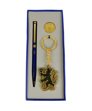 The Chelsea FC 3pc Pen Badge Key Ring Gift Set is a perfect way for fans to show their support in everyday life. Featuring three practical and collectible items, it makes an ideal gift for any Chelsea supporter.
Key Features
Set Includes: 

Official Chelsea FC pen, badge, and key ring.

Design: 

All items feature the club’s crest and colours for authentic team pride.

Pen: 

Smooth-writing ballpoint pen with Chelsea branding.

Badge: 

Collectible club badge suitable for bags, jackets, or displays.

Key Ring: 

Sturdy metal key ring with crest detail for everyday use.

Gift Ready: 

Presented in a smart gift box for easy gifting.

Official Merchandise: 

Licensed Chelsea FC product for genuine fans.

Versatility: 

Great for personal use or as a thoughtful present for any occasion.