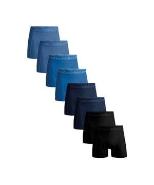 
<p>Ervaar ultiem comfort en stijl met Muchachomalo katoenen boxershorts. Gemaakt van hoogwaardig katoen, bieden deze boxershorts een ongeëvenaarde zachtheid. Het ademende materiaal zorgt voor een fris gevoel de hele dag door, terwijl de nauwsluitende pasvorm optimale ondersteuning biedt.</p>
<p>Of je nu een actieve dag hebt of ontspant, Muchachomalo boxershorts houden je comfortabel en zelfverzekerd. Kies voor kwaliteit, kies voor Muchachomalo.</p> Materiaal: 95% Cotton / 5% Elastane - 210 gram 
Wasinstructies: Wassen op 30 graden,Niet in de droger,Strijken op matig warme stand (2 stippen) Kleur: Blauw,Zwart