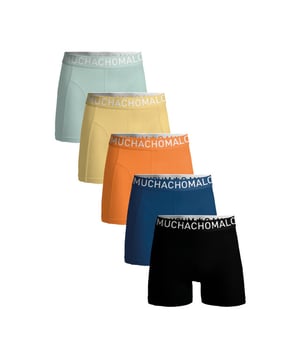 
<p><span>De Muchachomalo 'light cotton' collectie is gemaakt van een lichte katoenen stof. De basic katoenen stof heeft een extra stevige pasvorm, waardoor hij perfect aansluit en zit als een tweede huid. De boxershorts bestaan uit een licht gewicht van 170 gram dat ervoor zorgt dat het wat meer 'ademt'. </span></p>
<p><span>Het lichte katoen zorgt ook voor meer verkoeling, waardoor het een ideale stof is bij warmer weer of onder werk en sportkleding. De boxershorts van licht katoen zijn gemaakt van één paneel, zodat je minder naden hebt wat zorgt voor meer comfort.</span></p>
<!----> Materiaal: 95% Cotton/5% Elastane - 170 gram 
Wasinstructies: type:root,children:type:list,listchildren:Wassen op 30 graden,Niet in de droger,Strijken op matig warme stand (2 stippen) Kleur: Zwart,Blauw,Oranje,Geel,Groen