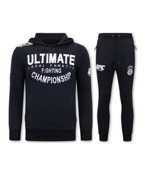 Liefde op het eerste gezicht kan echt bestaan! Wij hebben het ervaren toen we dit prachtige item uit de nieuwste collectie van LF Amsterdam voor het eerst zagen. Make your day, everyday!
Exclusieve Heren Trainingspak - Ultimate Fighting Championship - Blauw - <p><strong>Specificaties:<br /></strong>- Exclusieve Heren Trainingspak<br />- Ultimate Fighting Championship<br />- Kleur: Blauw<br />- Artikel code: 11-6524B<br />- Seizoen: Voorjaar / Najaar<br />- Zakken Vest: 2 Steekzakken<br />- Mouwen: Lange Mouw<br />- Zakken broek: 2 Steekzakken<br />- Kwalitatief Hoogwaardige Afwerking<br />- Materiaal: 84% Katoen en 16% Polyester<br />- Weefsel: Dun geweven<br />- Pasvorm: Slim Fit<br />- Pasvorm broek: Slim Fit<br />- Wasvoorschrift: Machinewas 30 graden, Binnenste buiten wassen (Niet in de droger)<br />- Beschikbare maten: S - M - L - XL - XXL </p>
<p><b>Local Fanatic</b> is een jong merk voor modebewuste mannen die aandacht besteden aan kleding en uiterlijk met de Allure en Glamour. Kenmerkend van het merk zijn de zeefdruk- en digitaal prints die gegarandeerd staan voor kwaliteit van vooruitstrevende stoffen in Italiaanse pasvormen.</p>