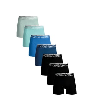 
<p><span>De Muchachomalo 'light cotton' collectie is gemaakt van een lichte katoenen stof. De basic katoenen stof heeft een extra stevige pasvorm, waardoor hij perfect aansluit en zit als een tweede huid. De boxershorts bestaan uit een licht gewicht van 170 gram dat ervoor zorgt dat het wat meer 'ademt'. </span></p>
<p><span>Het lichte katoen zorgt ook voor meer verkoeling, waardoor het een ideale stof is bij warmer weer of onder werk en sportkleding. De boxershorts van licht katoen zijn gemaakt van één paneel, zodat je minder naden hebt wat zorgt voor meer comfort.</span></p>
<!----> Materiaal: 95% Cotton/5% Elastane - 170 gram 
Wasinstructies: type:root,children:type:list,listchildren:Wassen op 30 graden,Niet in de droger,Strijken op matig warme stand (2 stippen) Kleur: Zwart,Blauw,Groen