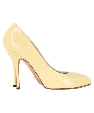 VINTAGE, RRP AS NEW
 The Gucci High-Heeled Pumps in yellow patent leather are a bold expression of modern glamour, featuring a sleek pointed toe and glossy finish that commands attention. Expertly crafted in Italy, they offer a striking pop of color to elevate both day and evening ensembles. Pair them with neutral tailoring for a sophisticated contrast or a printed dress to fully embrace their vibrant energy.

Gucci High-Heeled Pumps in Yellow Patent Leather

Condition: Very good
Signs of wear: Include Box., Minor markings, Lightly used but very well maintained. Minor mark at soles & creasing, light scuffing at the soles and heels.
Packaging: Box, Dust bag
Color: Yellow 
Material: Leather | patent leather
Size: EU | 38
Measurements: Heel height: 100; Insole length: 260
SKU: NAPPUGBSH553918W