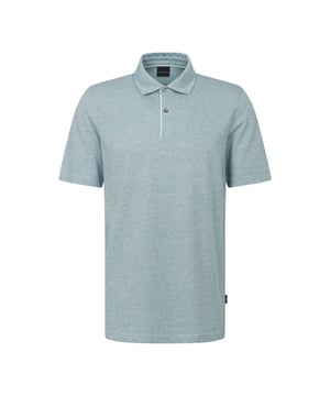 
Bugatti clothing Polo KM combineert stijl en comfort in een relaxed fit. Dit blauwe poloshirt van Bugatti is ontworpen voor veelzijdigheid en is perfect voor verschillende gelegenheden. Gemaakt van hoogwaardige materialen, biedt het zowel ademend gemak als een frisse uitstraling. Bugatti staat voor kwaliteit en verfijnd design, wat dit poloshirt een tijdloze keuze maakt. - Over het merk: Bugatti is de perfecte mix van modern, klassiek en sportief. De beste materialen worden verwerkt met de nieuwste standaardtechnologieën om de Bugatti pasvorm te verzekeren.