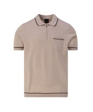 
Bugatti clothing Polo KM is ideaal met een relaxed fit en stijlvolle beige tint. Gemaakt van hoogwaardige katoen, biedt het comfort en ademend vermogen. Subtiele contrasterende details maken het uniek voor elke gelegenheid. Bugatti clothing staat bekend om zijn tijdloze stijl en hoge kwaliteit, waardoor elk kledingstuk een waardevolle toevoeging is aan je garderobe. - Over het merk: Bugatti is de perfecte mix van modern, klassiek en sportief. De beste materialen worden verwerkt met de nieuwste standaardtechnologieën om de Bugatti pasvorm te verzekeren.