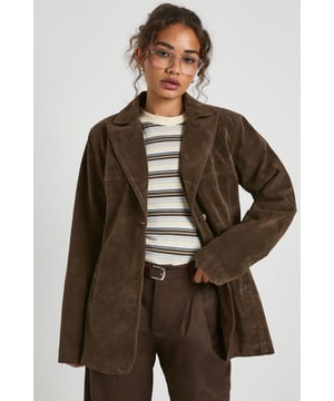 Wrap up in the latest coats and jackets and get out-there with your outerwearBreathe life into your new season layering with the latest coats and jackets from boohoo. Supersize your silhouette in a padded jacket, stick to sporty styling with a bomber, or protect yourself from the elements in a plastic raincoat. For a more luxe layering piece, faux fur coats come in fondant shades and longline duster coats give your look an androgynous edge.