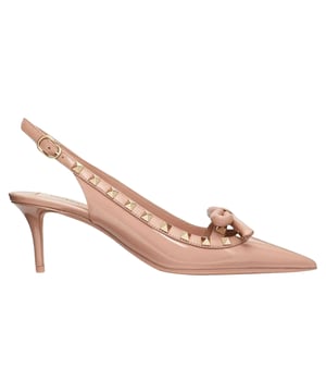 Zusammensetzung: 100% Kalbsleder  

Innen: Leder  
Insole: Leder  
Sohle: Leder  
Spitze: spitz  
Verstellbarer Schnallenverschluss  
Markeninnensohle  
Offene Rückseite  
Absatzhöhe: 6 cm  
Schleifendetail  
Details aus Lackleder  
Nieten in Goldfarbe  
Hergestellt in Italien  
Geschlecht: DAMEN  
Produktcode: ZW2S0IB8TZE_GF9  
Code: SHO VQ 2 PM SS25 13413