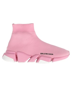 Empfohlener Verkaufspreis
Die Balenciaga Speed 2.0 Sneakers aus rosa Polyester definieren sportlichen Luxus mit ihrer schlanken, sockenähnlichen Passform und der dynamischen zweifarbigen Sohle neu. Leicht und ultrabequem, setzen sie einen kräftigen Farbakzent und bewahren gleichzeitig die ikonische, skulpturale Ästhetik der Marke. **Styling-Tipp:** Bringen Sie sie zum Strahlen, indem Sie sie mit neutraler Sportbekleidung oder verkürzter Jeans kombinieren – für einen auffälligen Freizeit-Look.

Balenciaga Speed 2.0 Sneakers aus rosa Polyester mit zweifarbiger Sohle

Zustand: Sehr gut
Gebrauchsspuren: Inklusive Karton, leichte Gebrauchsspuren, unbenutzt oder einmal getragen, aber wie neu. Sehr leichte Gebrauchsspuren an der Sohle.
Verpackung: Karton, Staubbeutel
Farbe: Rosa
Material: Polyester
Größe: EU | 38
Maße: Innensohlenlänge: 250
Artikelnummer: BAPUFRSH543033W