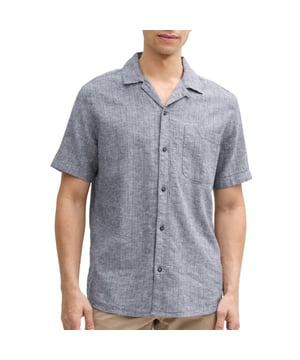 
<p>Casual linnen overhemd van Tom Tailor met korte mouwen, reverskraag. Dit bowling shirt heeft een opgestikte borstzak en is verkrijgbaar in 2 kleuren.</p>
<ul>
<li>Regular fit</li>
<li>Borstzakje</li>
<li>55% Linnen/ 45% Katoen</li>
</ul>