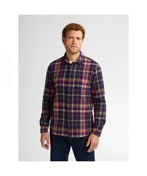 
Dit heren shirt met lange mouwen van Petrol brengt de klassieke lumberjack look naar een nieuw niveau. Gemaakt van 100% katoen, biedt het shirt een comfortabele en ademende pasvorm, perfect voor de koudere dagen van het najaar en de winter.

 Het opvallende geruite design en de robuuste uitstraling maken dit shirt ideaal om zowel open als dicht te dragen – als overhemd of als licht jasje over een T-shirt. Stoer, tijdloos en altijd stijlvol.