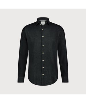 
Het uni katoenen overhemd is een veelzijdig kledingstuk dat elke man in zijn garderobe nodig heeft. Met zijn regular fit biedt het de perfecte balans tussen comfort en stijl, geschikt voor zowel zakelijke als casual gelegenheden.<br>
Gemaakt van 100% katoen, staat dit overhemd garant voor ultiem draagcomfort en ademend vermogen.<br>
De hoogwaardige kwaliteit zorgt ervoor dat het shirt lang meegaat en zijn vorm behoudt, zelfs na veelvuldig wassen. Of u nu naar kantoor gaat of een avondje uit bent, dit tijdloze overhemd is de ideale keuze voor de moderne man.<br>
 
<ul>
	<li> Regular fit voor optimaal comfort</li>
	<li>100% katoen voor ademend vermogen</li>
	<li>Geschikt voor zowel zakelijke als casual outfits</li>
</ul>