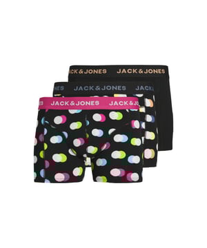 
Jack & Jones boxershorts voor heren. De set onderbroeken bevat 3 onderbroeken waarvan één in effen zwart, en twee met gekleurde stippen. Met elastische waistband en korte pijp. Daarnaast is de waistband voorzien van het Jack & Jones logo. De gebreide Jersey stof is lichtgewicht en stretchy voor extra comfort. Gemaakt van 95% katoen en 5% elastaan.