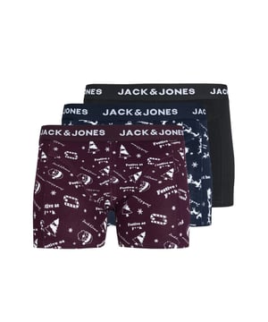 
Breng de feestdagen naar je ondergoedlade met de JACSNOWFLAKE boxershorts van Jack & Jones! Deze 3-pack is uitgevoerd in een vrolijk kerst- en sneeuwthema, perfect om je helemaal in winterse sferen te brengen. Met hun zachte katoenmix en elastische tailleband bieden deze trunks niet alleen een knusse uitstraling, maar ook een comfortabele pasvorm voor elke dag.