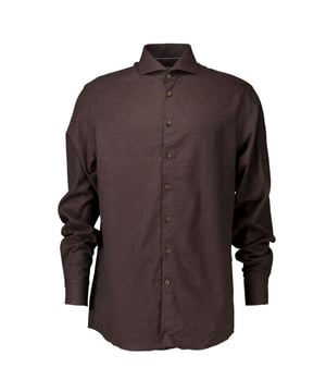 
Ervaar ultieme elegantie met het John Miller Lange Mouw Overhemd in Donkerbruin, modelnummer 5141848-680. Dit overhemd staat garant voor stijl en comfort. Het rijke katoen zorgt voor een zacht en ademend gevoel, waardoor je het de hele dag moeiteloos kunt dragen. De subtiele donkerbruine kleur geeft je uitstraling een warme, verfijnde touch, perfect voor zowel formele als casual gelegenheden. De klassieke kraag voegt een tijdloze charme toe, terwijl de nette knoopsluiting zorgt voor een gestroomlijnde look. Dit maakt het een veelzijdig kledingstuk dat gemakkelijk te combineren is met verschillende outfits. Wat dit overhemd extra bijzonder maakt, is het verfijnde, effen dessin dat rust en klasse uitstraalt. Het ontwerp is eenvoudig maar doordacht, met een silhouet dat soepel langs je lichaam valt voor een moderne look. Een opvallend kenmerk is de strakke afwerking, die een professionele uitstraling geeft. Of je nu naar een zakelijke bijeenkomst gaat of een ontspannen diner met vrienden