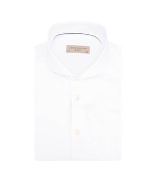
John Miller Slim Fit Overhemd is de perfecte keuze met zijn nette boord, zonder borstzak. Gemaakt met 100% katoen, biedt dit witte overhemd ultiem comfort en een tijdloze uitstraling. De afwerking met de klassieke knoopsluiting maakt het compleet. John Miller staat bekend om kwaliteit en stijl, met een focus op verfijning en moderne pasvormen.