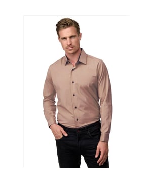 
<p>Heren overhemd Beige van het Moda Italia merk Rusty Neal. Deze nette slim fit overhemden hebben een zakelijke uitstraling, maar zijn ook zeer geschikt als vrijetijdskleding. Het basic heren overhemd voor mannen heeft een slim fit pasvorm. Het Moda Italia overhemd is voorzien van een zwarte binnenboord. Ook is de binnenkant van de manchet zwart van kleur. Tevens zijn de knopen van de blouse zwart.</p>
<p>Materiaal: 60% katoen, 37% Polyester, 3% Elastan<br />
Kleur: Beige - Bruin</p>
<p><img class="alignnone size-full wp-image-69519" src="https://italian-style.nl/wp-content/uploads/2020/10/maattabel-rusty-neal-r-44-heren-overhemden.jpg" alt="" width="700" height="698" /></p>