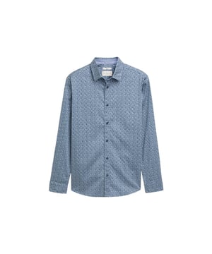 
Dit blauw dessin kleurige overhemd van het merk Tom Tailor is de perfecte toevoeging aan jouw mannenkleding collectie. Het overhemd is gemaakt van 98% katoen en 2% elastaan, waardoor het niet alleen comfortabel zit, maar ook goed meebeweegt met jouw lichaam. Het dessin zorgt voor een subtiele en stijlvolle uitstraling, waardoor het geschikt is voor verschillende gelegenheden. Of je nou naar kantoor gaat of een avondje uit, met dit overhemd zie jij er altijd verzorgd en modieus uit. Bestel nu dit must-have overhemd en maak jouw outfit compleet!