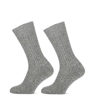 
De Noorse sok van Stapp Yellow is schokabsorberend en extra comfortabel en dankzij de naadloze teen en hiel. Extra zacht voetbed dankzij de badstof binnenkant. Deze Noorse sokken bestaan uit 49% polyester, 30% wol, 9% acryl, 7% katoen, 3% viscose en 2% polyamide. Verkrijgbaar in de maten 39 t/m 50.