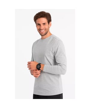 
<p>Heren shirt met lange mouw. De longsleeve heren is gefabriceerd van elastische katoen, dit geeft een comfortabel draaggevoel. Het <a href="https://italian-style.nl/heren/italiaanse-shirts">mannen shirt</a> met ronde hals is voorzien van een klein merk embleem. Perfect om te combineren met een heren jeans of chino.</p>
<p>Pasvorm: Normal Fit<br />
Materiaal: 100% Katoen<br />
Kleur: Grijs<br />
Categorie: All season<br />
Sluiting: Ronde hals<br />
Patroon: Effen</p>
<p>Hoogte model: 188 cm<br />
Het model presenteert het product in maat: M</p>
<div class="">Artikelnummer: OM-0106-V3</div>