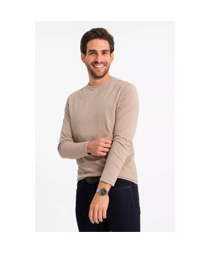 
<p>Heren shirt met lange mouw. De longsleeve heren is gefabriceerd van elastische katoen, dit geeft een comfortabel draaggevoel. Het <a href="https://italian-style.nl/heren/italiaanse-shirts">mannen shirt</a> met ronde hals is voorzien van een klein merk embleem. Perfect om te combineren met een heren jeans of chino.</p>
<p>Pasvorm: Normal Fit<br />
Materiaal: 100% Katoen<br />
Kleur: Beige<br />
Categorie: All season<br />
Sluiting: Ronde hals<br />
Patroon: Effen</p>
<p>Hoogte model: 188 cm<br />
Het model presenteert het product in maat: M</p>
<div class="">Artikelnummer: OM-0106-V8</div>