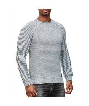 
<p>Stoere trui / longsleeve voor heren van het stijlvolle Italia Moda merk Rusty Neal. Deze gebreide trui heeft een nette uitstraling, maar is ook zeer geschikt als casual look. De <a href="https://italian-style.nl/heren/truien-vesten">heren trui</a> past goed op je outfit in combinatie met een jeans of een chino.</p>
<p>- Pasvorm: Slim Fit</p>
<p>- Materiaal: 70% Polyacryl, 30% Katoen</p>
<p>- Kleur: Grijs</p>