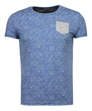 Dit gave artikel van BN8 Black Number koop je nu in de sale in onze BN8 Black Number outlet op V&D!
Exclusieve T-shirt met diverse specificaties. Dit T-shirt wordt gemaakt van een zeer hoogwaardige kwaliteit katoen. Ze hebben een uitstekende afwerking en pasvorm.  - <strong><strong><strong><strong>Specificaties:</strong><b><br /></b></strong></strong></strong>- Kleur: Zie Afbeelding<br />- Seizoen: Voorjaar / Najaar<br />- Kraag: Ronde hals<br />- Mouwen: Korte Mouw<br />- Patroon: Bedrukt<br />- Kwalitatief Hoogwaardige Afwerking<br />- Materiaal: 84% Katoen en 16% Polyester<br />- Weefsel: Dun geweven<br />- Pasvorm: Getailleerd Italiaans<br />- Wasvoorschrift: Machinewas 30 graden, Binnenste buiten wassen (Niet in de droger)<br />- Beschikbare maten: S - M - L - XL - XXL