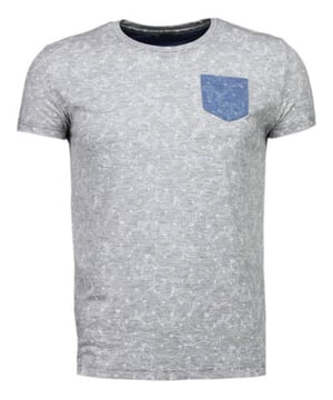 Deze topper uit de BN8 Black Number collectie scoor je nu in onze BN8 Black Number outlet met flinke korting. Op V&D is het altijd BN8 Black Number uitverkoop.
Exclusieve T-shirt met diverse specificaties. Dit T-shirt wordt gemaakt van een zeer hoogwaardige kwaliteit katoen. Ze hebben een uitstekende afwerking en pasvorm.  - <strong><strong><strong><strong>Specificaties:</strong><b><br /></b></strong></strong></strong>- Kleur: Zie Afbeelding<br />- Seizoen: Voorjaar / Najaar<br />- Kraag: Ronde hals<br />- Mouwen: Korte Mouw<br />- Patroon: Bedrukt<br />- Kwalitatief Hoogwaardige Afwerking<br />- Materiaal: 84% Katoen en 16% Polyester<br />- Weefsel: Dun geweven<br />- Pasvorm: Getailleerd Italiaans<br />- Wasvoorschrift: Machinewas 30 graden, Binnenste buiten wassen (Niet in de droger)<br />- Beschikbare maten: S - M - L - XL - XXL