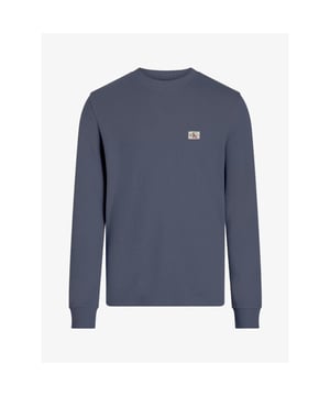 
Calvin Klein longsleeves in de kleur Lavendel van waffel kwaliteit. Zit altijd heerlijk. Model is aansluitend.
Dit T-shirt is gemaakt van 100% herwonnen katoen, met uitzondering van de biezen. Dit katoen is verbouwd met landbouwmethodes bedoeld voor verbetering van de bodemgezondheid, stroomgebieden en biodiversiteit.

â€¢ zuiver katoen
â€¢ zachte wafeltextuur
â€¢ regular fit
â€¢ ronde halslijn
â€¢ lange mouwen
â€¢ ribgebreide mouwen
â€¢ Calvin Klein-monogram embleem op de borst

samenstelling en verzorging:
100% katoen
machinewas
drogen in de droger op lage temperatuur
