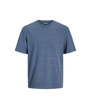 
Dit basic Tshirt is een outfitessential die prima past bij jeans, shorts en andere broekenExtra details zijn: Ronde hals  Gemeleerd Korte mouwenMateriaal:90% Katoen  5% Polyester  5% ElastaanWasvoorschrift:Machinewas max. Fijnwas 30 graden Celsius. Niet in droger 