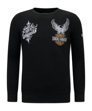 Nu beschikbaar in onze LF Amsterdam outlet; deze topper van LF Amsterdam! Dit merk en nog vele andere topmerken altijd in de sale in onze Heren Truien & Vesten Outlet outlet.
Heren Sweater - MC Honor & Loyalty - Zwart - <p><strong>Specificaties:<br /></strong>- Heren Sweater - MC Honor & Loyalty<br />- Artikel code: 11-6502Z<br />- Kleur: Zie Afbeelding<br />- Seizoen: Voorjaar / Najaar<br />- Kraag: Ronde Kraag<br />- Mouwen: Lange Mouw<br />- Patroon: Borduur<br />- Kwalitatief: Hoogwaardige Afwerking<br />- Materiaal: 84% Katoen en 16% Polyester<br />- Weefsel: Geweven<br />- Pasvorm: Getailleerd Italiaans<br />- Wasvoorschrift: Handwas, Binnenste buiten wassen (Niet in de droger)<br />- Beschikbare maten: S - M - L - XL - XXL<br /><br /><b>Local Fanatic</b> is een jong merk voor modebewuste mannen die aandacht besteden aan kleding en uiterlijk met de Allure en Glamour.<br />Kenmerkend van het merk zijn de zeefdruk- en digitaal prints die gegarandeerd staan voor kwaliteit van vooruitstrevende stoffen in Italiaanse pasvormen.</p>