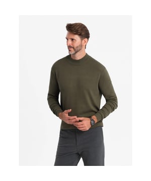 
Creëer moeiteloos een stijlvolle smart casual look met deze half turtleneck trui van Ombre. Het effen ontwerp en de subtiele uitstraling maken dit kledingstuk perfect voor zowel casual als meer formele gelegenheden. Combineer het met een klassieke jeans voor een relaxte look, of draag het onder een blazer voor een elegante touch.

 De trui is gemaakt van een zachte, lichte breiwerkstof met een vleugje viscose, wat zorgt voor een aangenaam gevoel op de huid. Het elastische materiaal past zich perfect aan verschillende lichaamstypen aan en biedt optimale bewegingsvrijheid. De ribgebreide afwerking aan de kraag, mouwen en onderkant zorgt voor een nette afwerking en extra draagcomfort.

 Details:

  
 * Heren half turtleneck met regular fit 
 * Ribgebreide afwerking aan hals, mouwen en zoom 
 * Zacht en rekbaar materiaal voor een comfortabele pasvorm 
 * Effen en subtiele kleurenschema’s voor veelzijdige