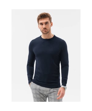 Klassieke heren sweater van het merk Ombre. De trui voelt aangenaam.
 Geschikt voor casual outfit.
 Ronde hals.
 De onderkant en mouwen afgewerkt met biezen.
 Materiaal: 72% viscose, 28% polyester.

 De lengte van het model op de foto is 184 cm en draagt maat M.

 Kleur: Navy / Donkerblauw