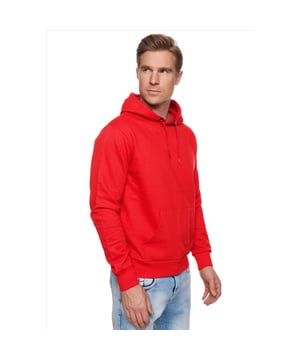 
<p>Hoodie Herentrui - Sweatshirt - Rood</p>
<p>Heren hoodie uit de basiscollectie van Rusty Neal. Deze mannen trui is gemaakt van zacht, aangenaam materiaal. Ook is de hoodie voorzien van een capuchon. Past zich perfect aan het figuur aan. De comfortabele pasvorm maakt het sweatshirt perfect voor dagelijks gebruik. Deze herentrui capuchon is goed te combineren op een jeans of korte broek.</p>
<p>Hoogte model: 180 cm. Het model presenteert het product in maat: M</p>
<p>Samenstelling: 70% katoen en 30% polyester<br />
Pasvorm: Normale fit<br />
Patroon: Effen<br />
Sluiting: Koordsluiting<br />
Zakken: Buidelzak<br />
Artikelnummer: SA-19161</p>
